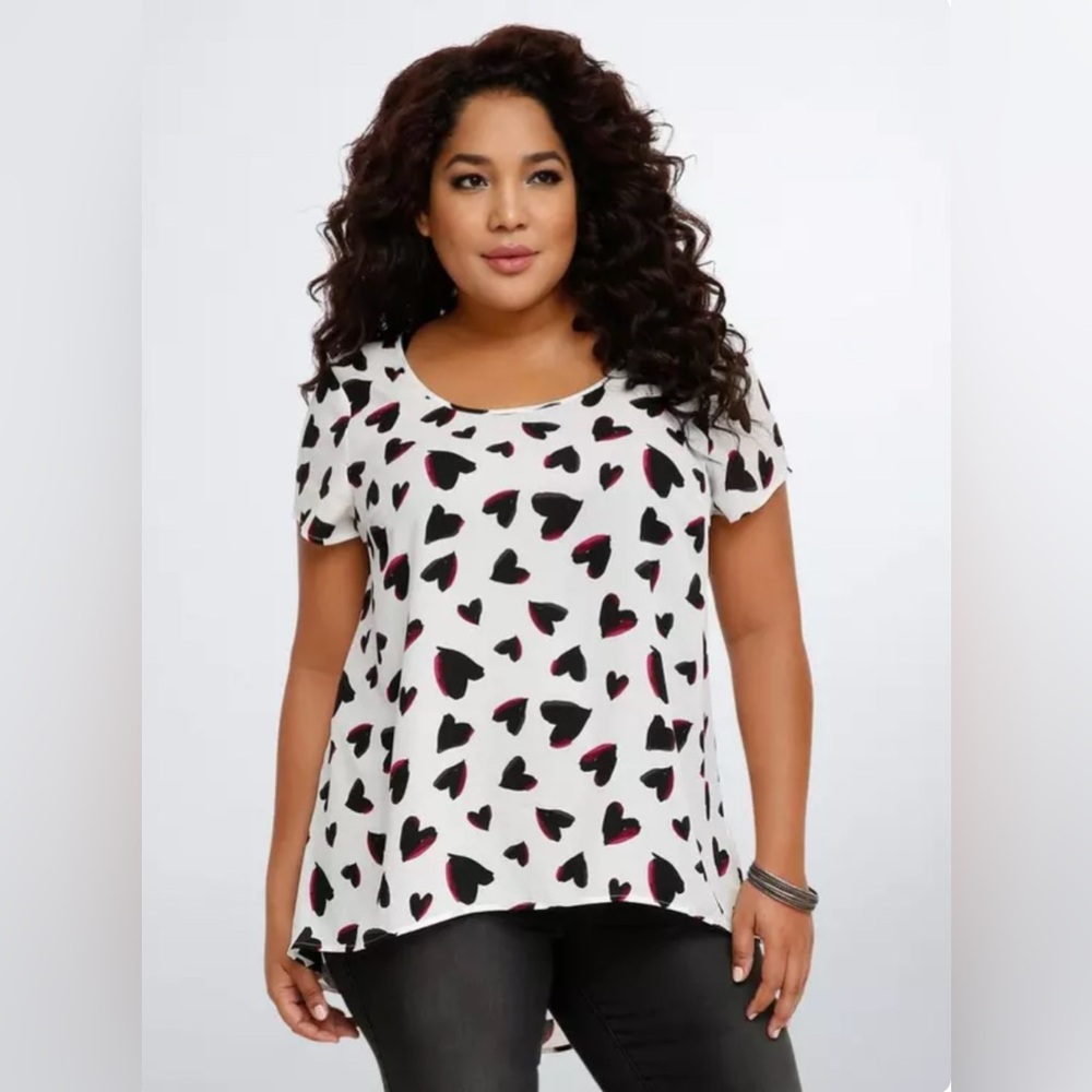 Torrid Heart Print Georgette Hi-Lo Blouse Women’s Size 1X Short Sleeve White